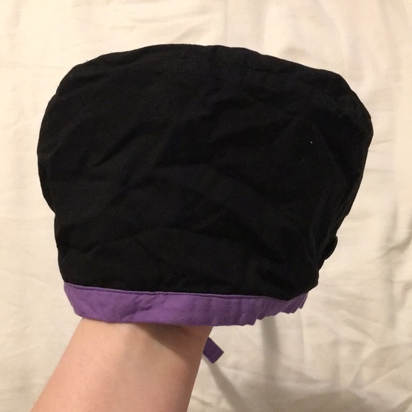 Black scrub cap with buttons, purple detail - Picture 3 of 3